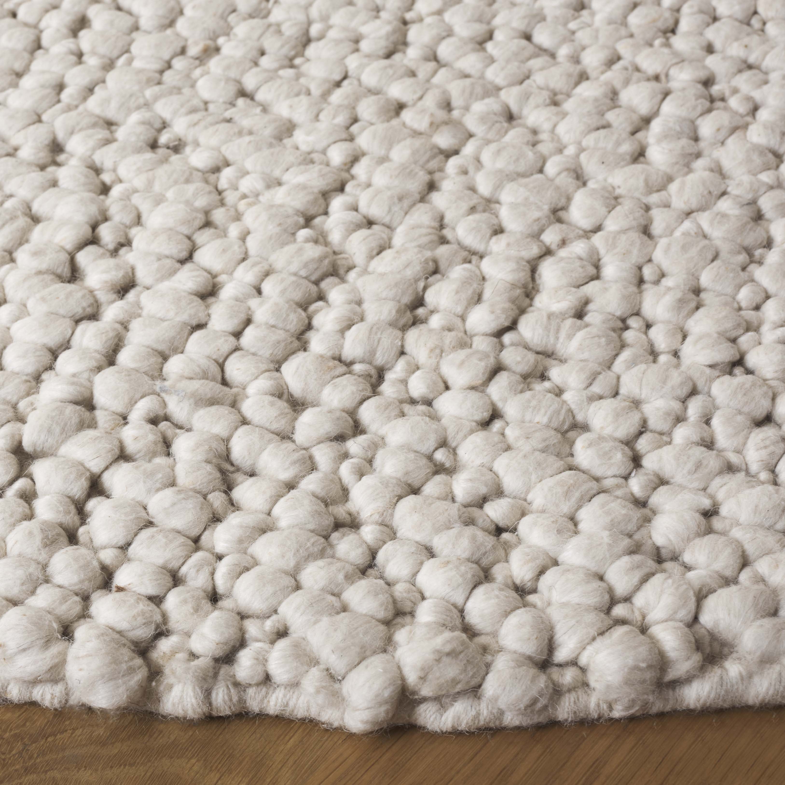 SAFAVIEH Natura Mackenzie Distressed Area Rug, Light Beige, 6' x 6' Round