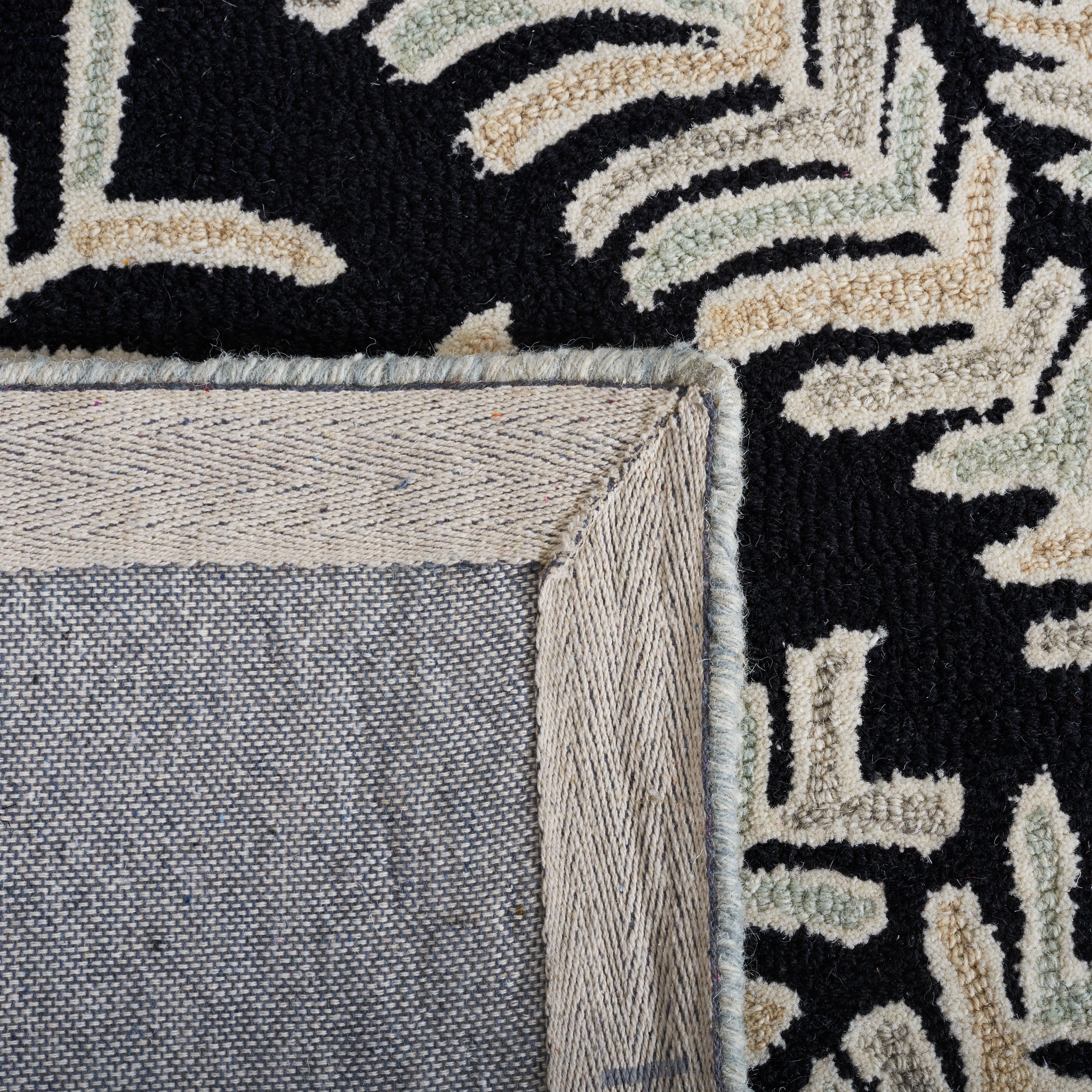 SAFAVIEH Capri Proinsias Leaves Wool Area Rug, Black/Ivory, 5' x 8'