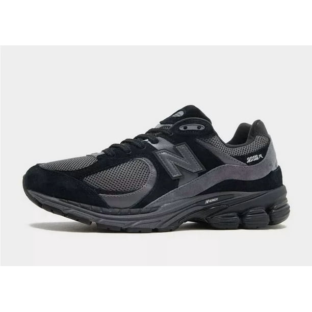 New Balance 2002R Men's Shoes in Black and Dark Grey UK 9.5