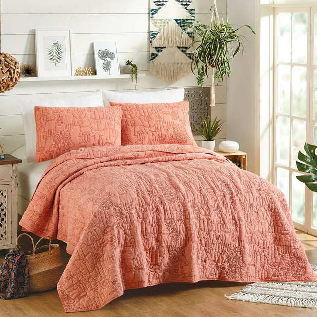 Jungalow Hamsa 3-Piece Quilt Set - Lightweight Coverlet Set, Quilted Bedding Set with Shams, All Seasons, King Size, Blush