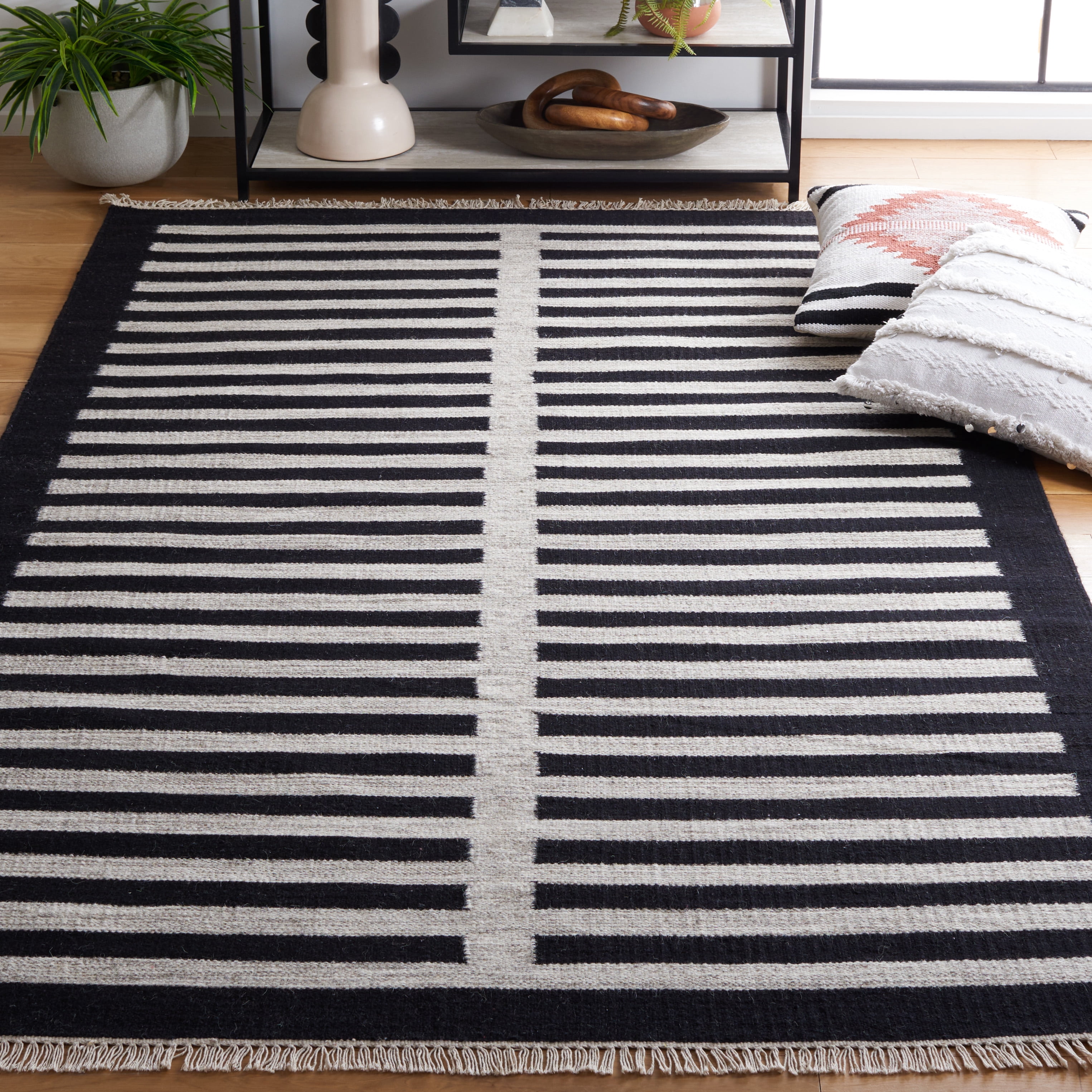 SAFAVIEH Striped Kilim Cady Striped Area Rug, Beige/Black, 4' x 6'
