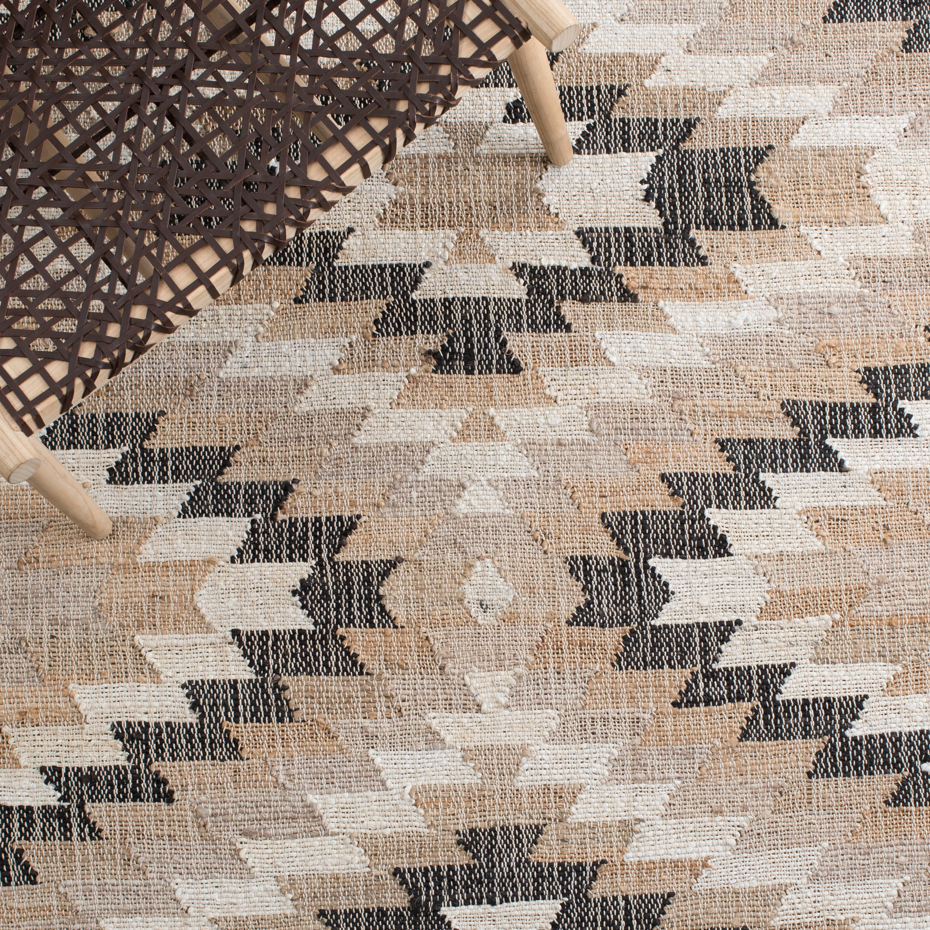 SAFAVIEH Natural Fiber Watson Geometric Area Rug, Natural/Black, 5' x 8'