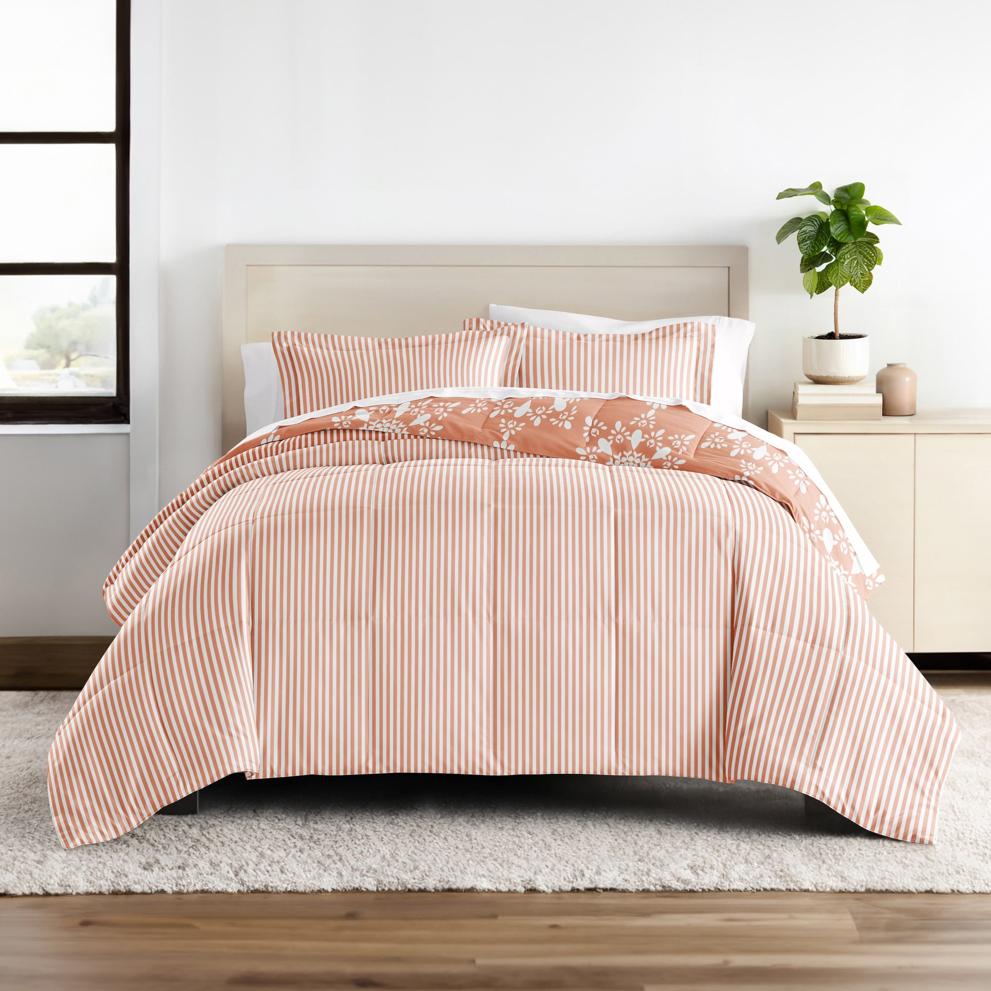 All Season Ultra Soft Comforter Set Lightweight Bedding in Daisy Floral for Full/Queen Size by Comfort Canopy