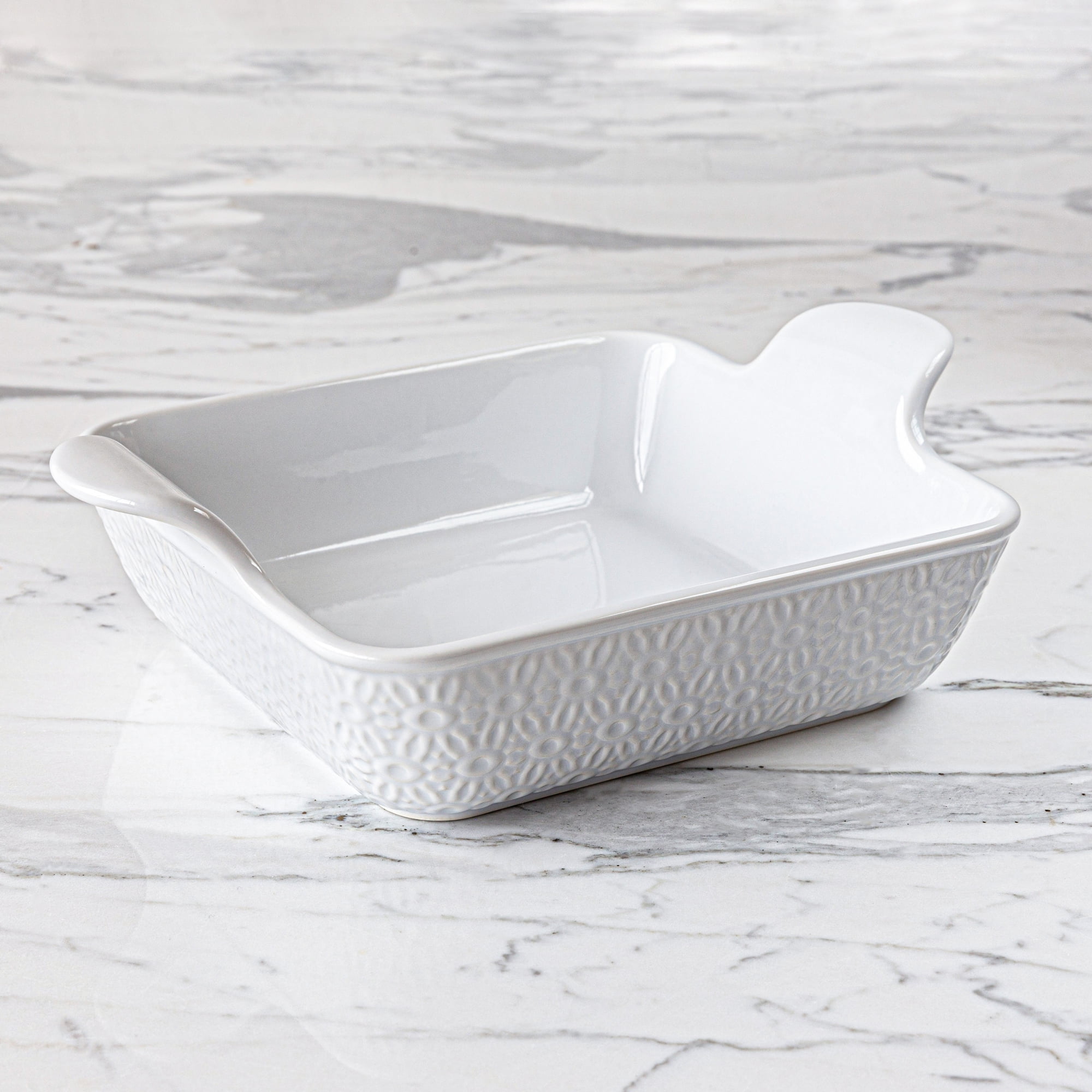 Sofia Home White Oval Stoneware Casserole Dish with Lid by Sofia Vergara, Size: 15.25 x 9.87 x 6.5