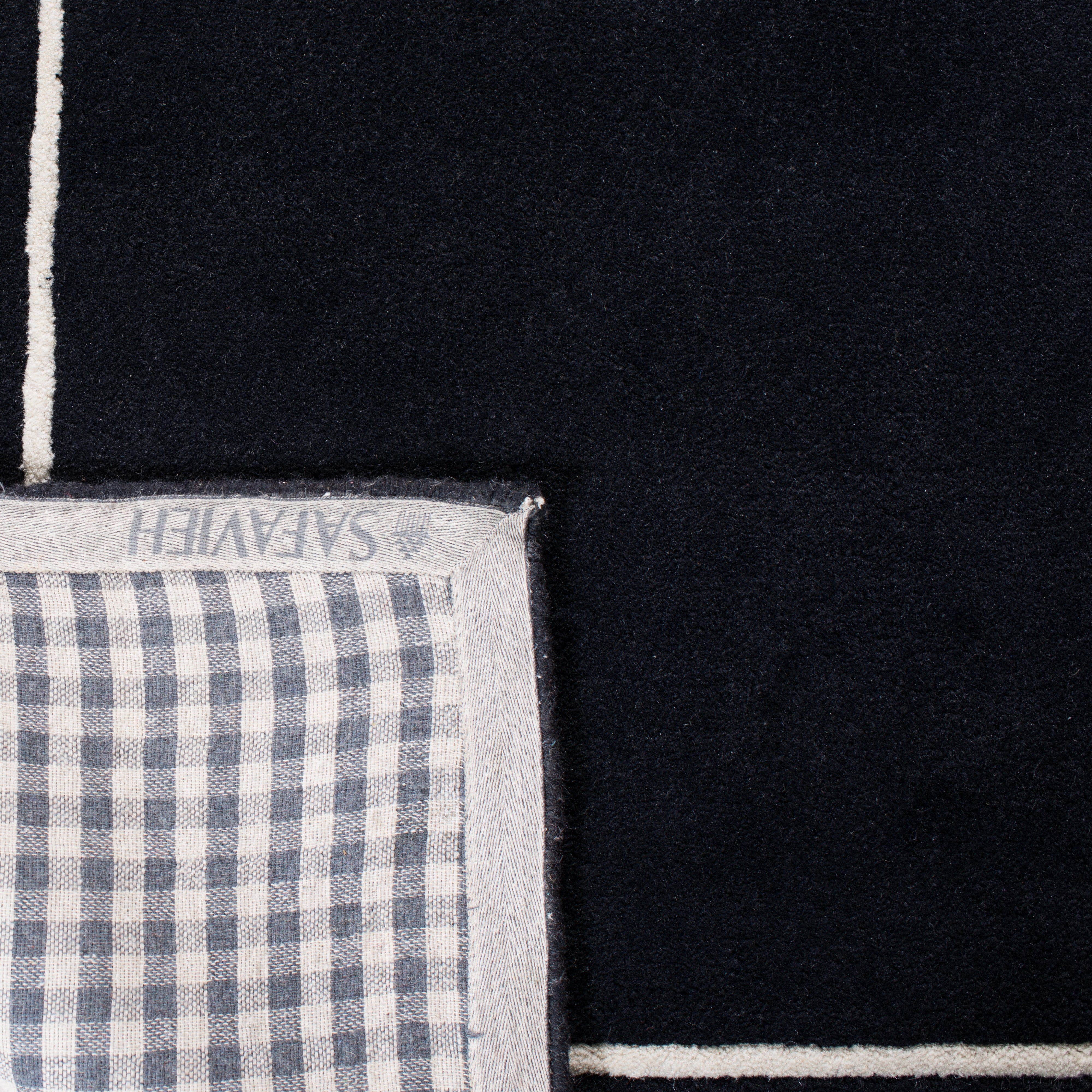 SAFAVIEH Bella Danita Bordered Wool Runner Rug, Black/Ivory, 2'3" x 19'