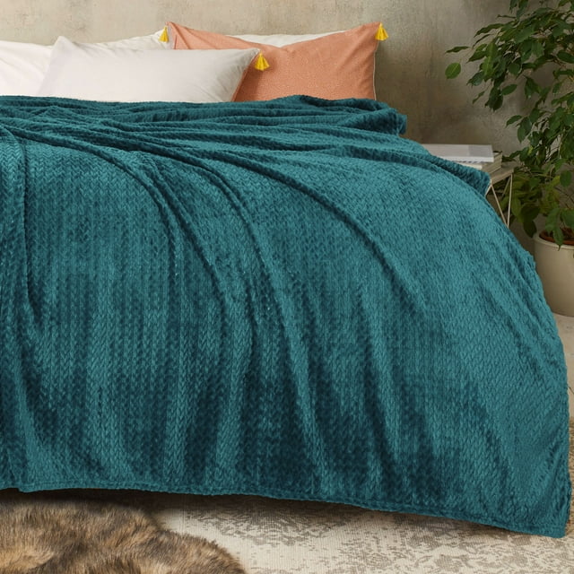 PiccoCasa Flannel Fleece Blanket, Microfiber Fuzzy Plush Blankets for Sofa, Dark Green 59" x 78"