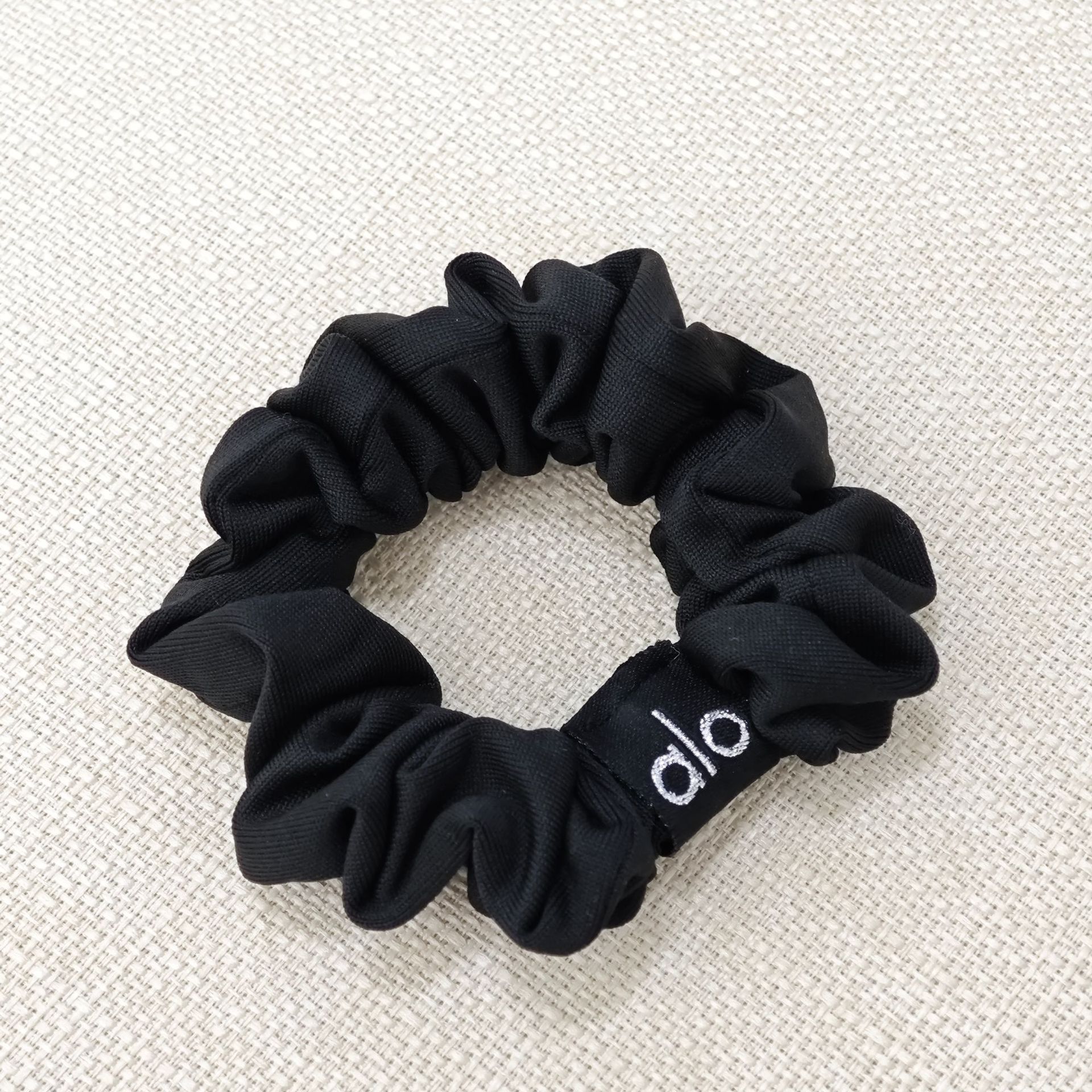 ALO YOGA Yoga Headband | Fitness Outdoor Sports Hair Tie | Comfortable  Breathable Fabric | Knitted Design | Unisex (Black) - Walmart.ca
