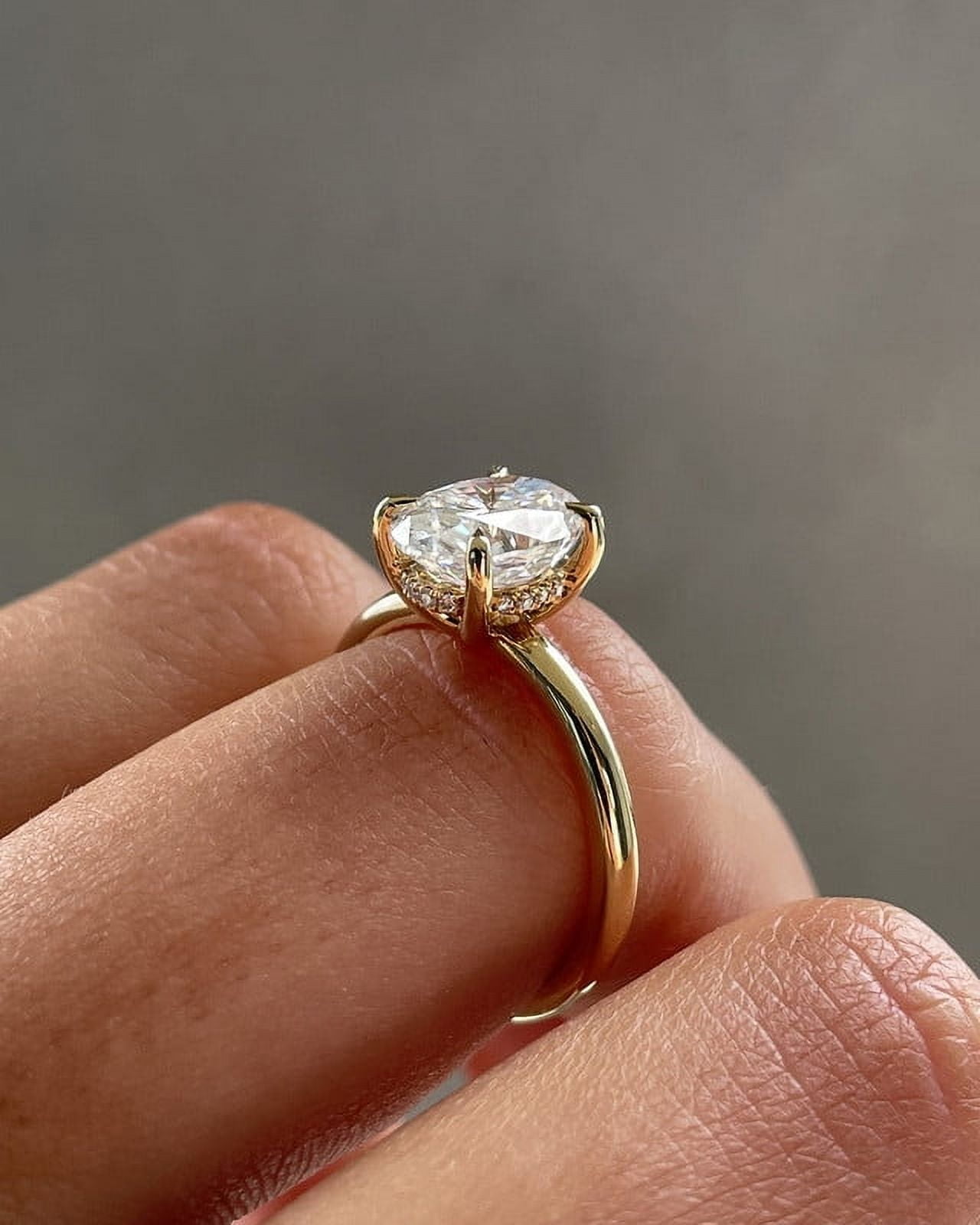 Solitaire Brilliance 2.00CT Oval Moissanite Solitaire Engagement Hidden Halo Ring for Women 14k Yellow Gold Ring Size 6
