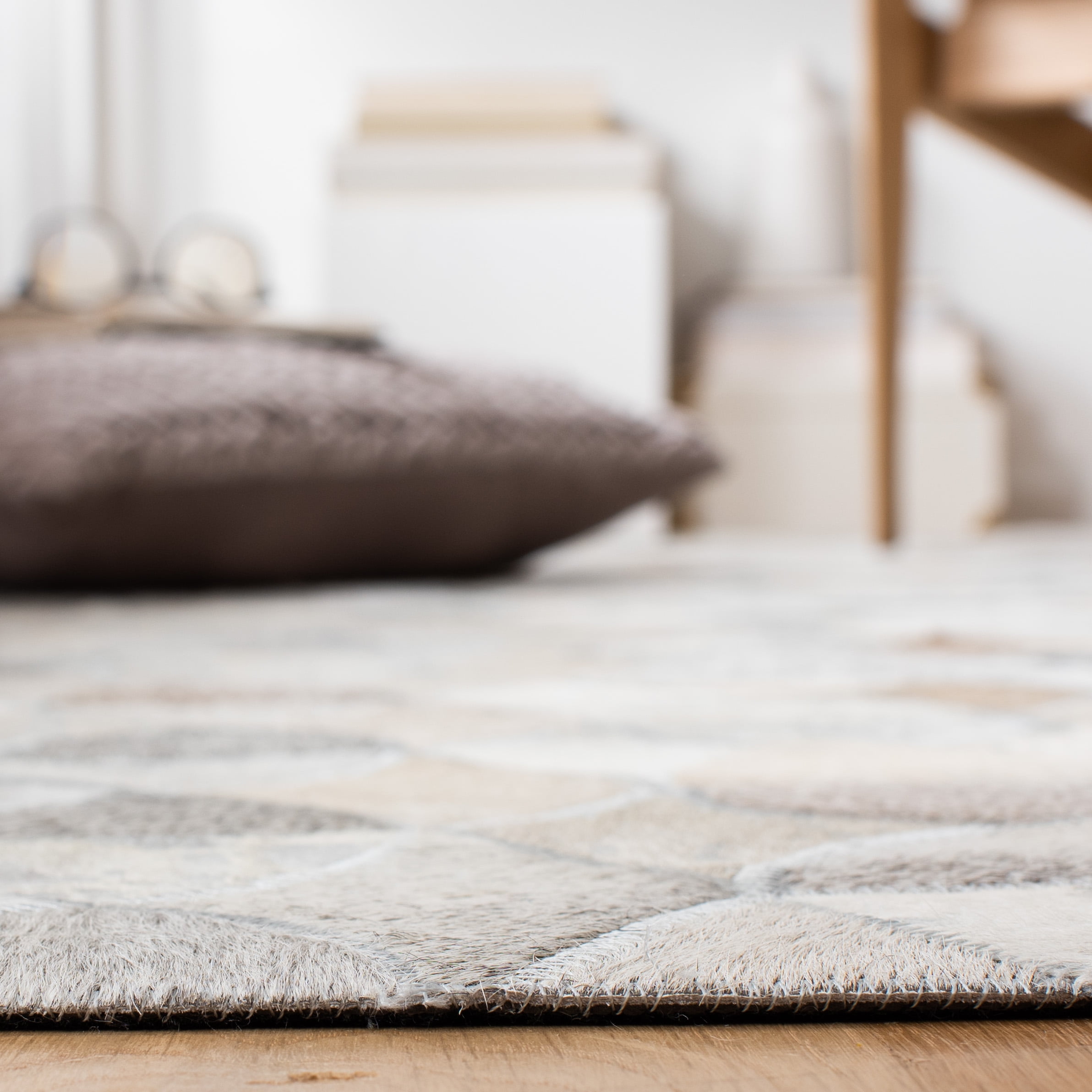 SAFAVIEH Studio Leather Albina Geometric Area Rug, Ivory/Grey, 8' x 10'