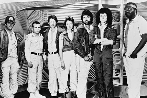 Tom Skerritt Sigourney Weaver Veronica Cartwright Harry Dean Stanton John Hurt Ian Holm And Yaphet Kotto In Alien 24x36 Poster Walmart Com Walmart Com