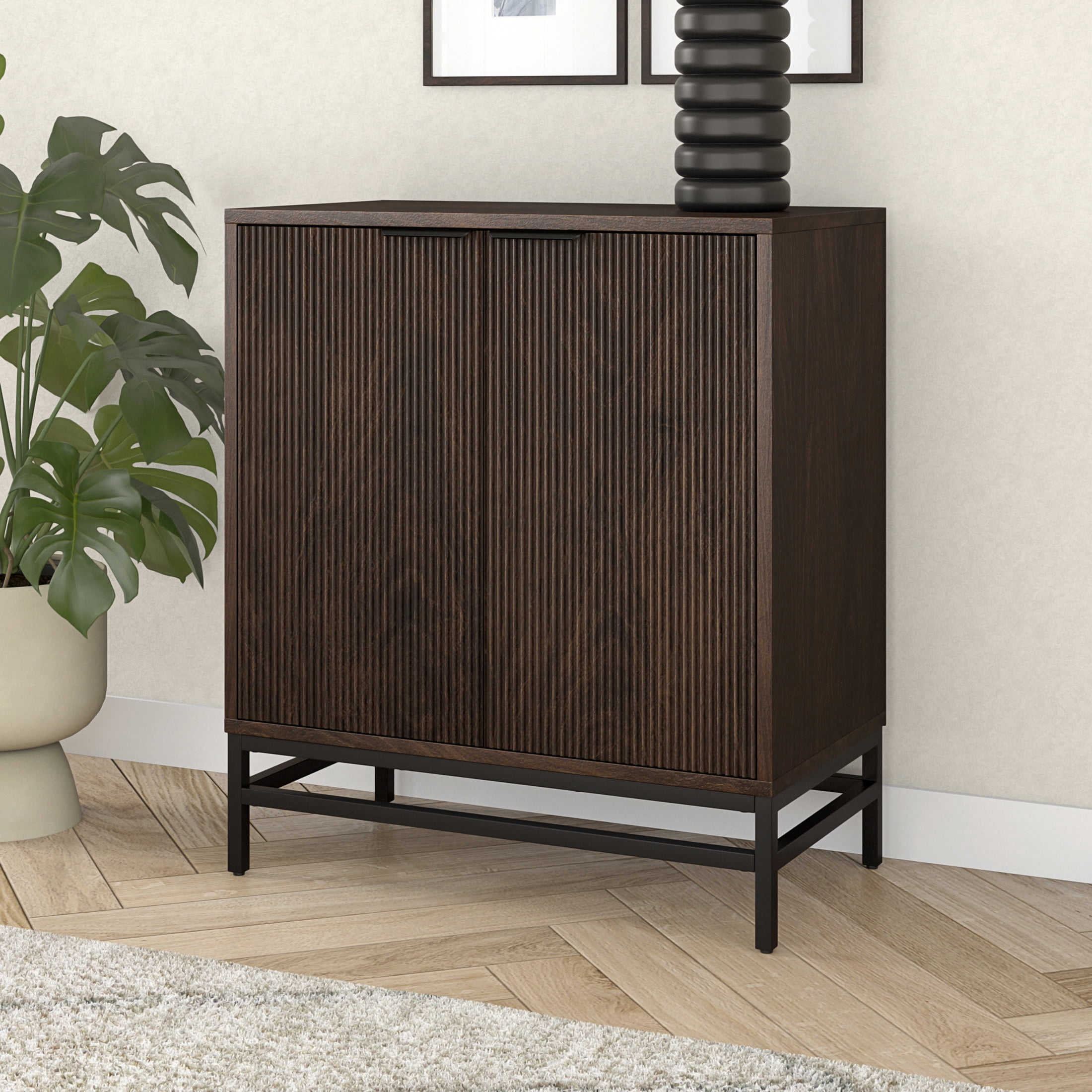 Evelyn&Zoe Modern/Contemporary 28" Wide Alder Brown Accent Cabinet