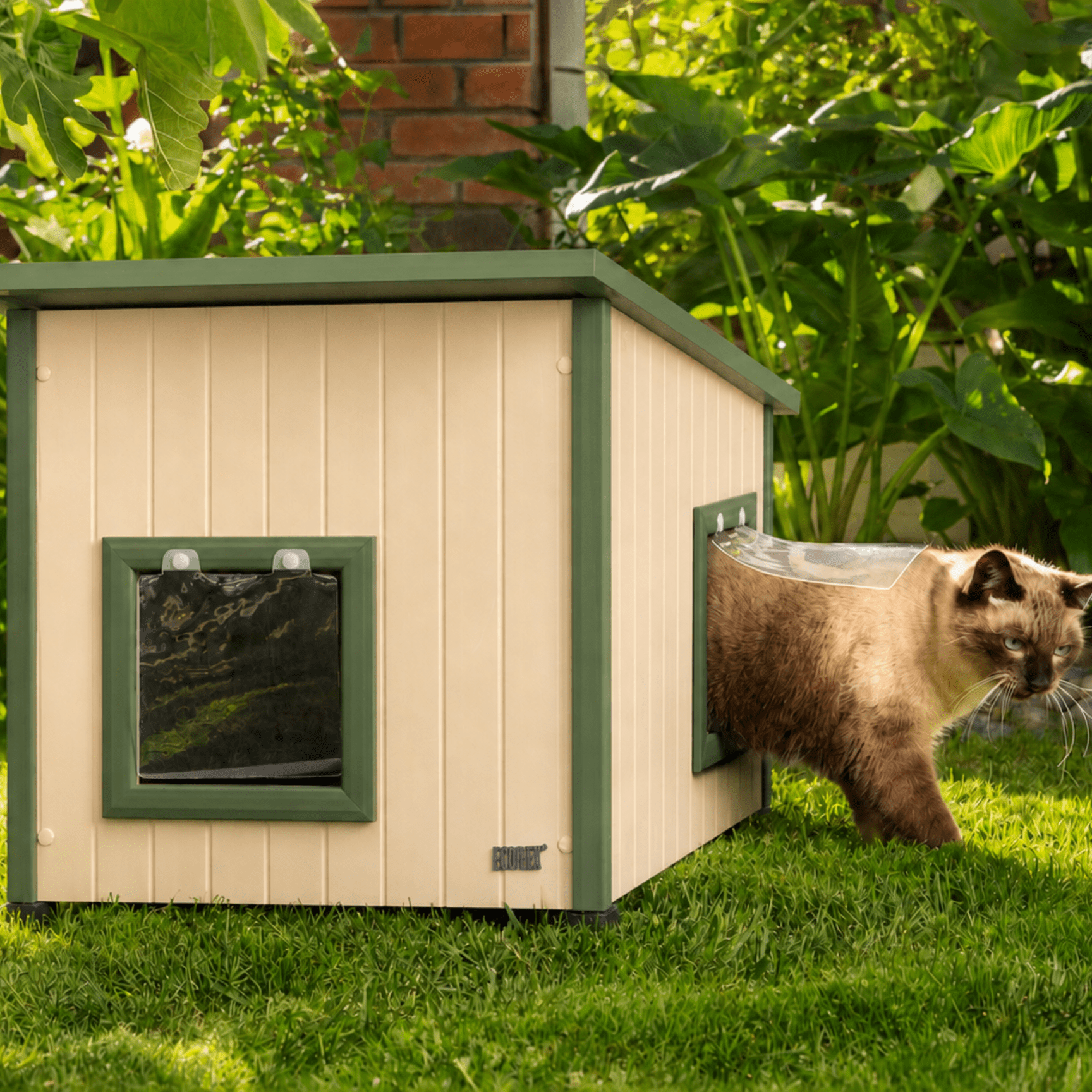 Dr. Pol™ ECOFLEX® Outdoor Cat House XL