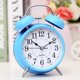 thumbnail image 4 of Reloj despertador de 4 pulgadas, cuarzo, analógico, vintage, doble campana, con alarma fuerte y luz nocturna, caja de metal (azul), 4 of 5