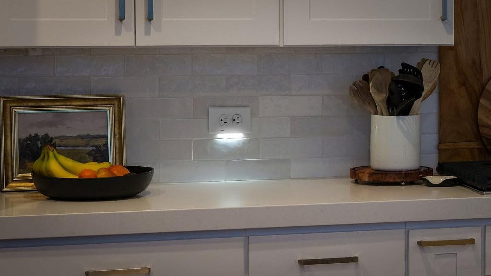 1 Pack - SnapPower GuideLight 2 PLUS - LED Bright/Dim/Off Light Sensor Night Light - Electrical Outlet Wall Cover Plate For Horizontal Outlets (Decor, Black)