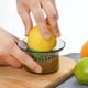 thumbnail image 2 of Exprimidor de Citricos Manual Hiperware 60ml, 2 of 6
