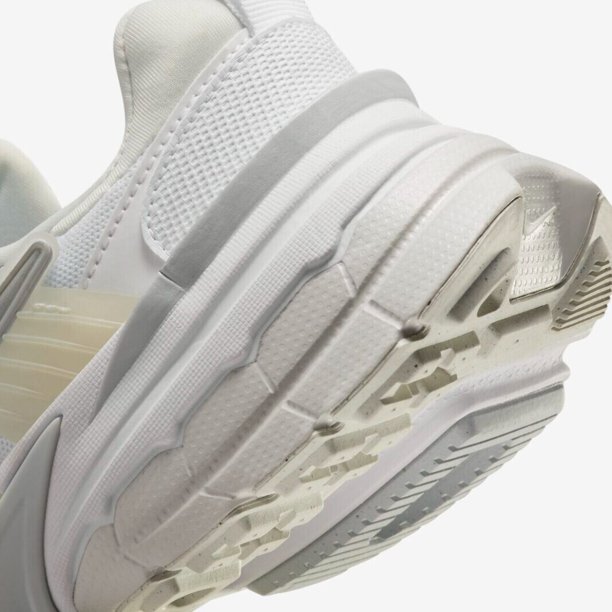 Women's Nike V2K Run White/Metallic Silver (FD0736 104) - 6