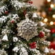 thumbnail image 5 of Juego de adornos para árbol de Navidad | Paquete de 3 bolas decorativas para interiores y exteriores | Colgantes de plástico para fiestas, bodas y decoración festiva, 5 of 6