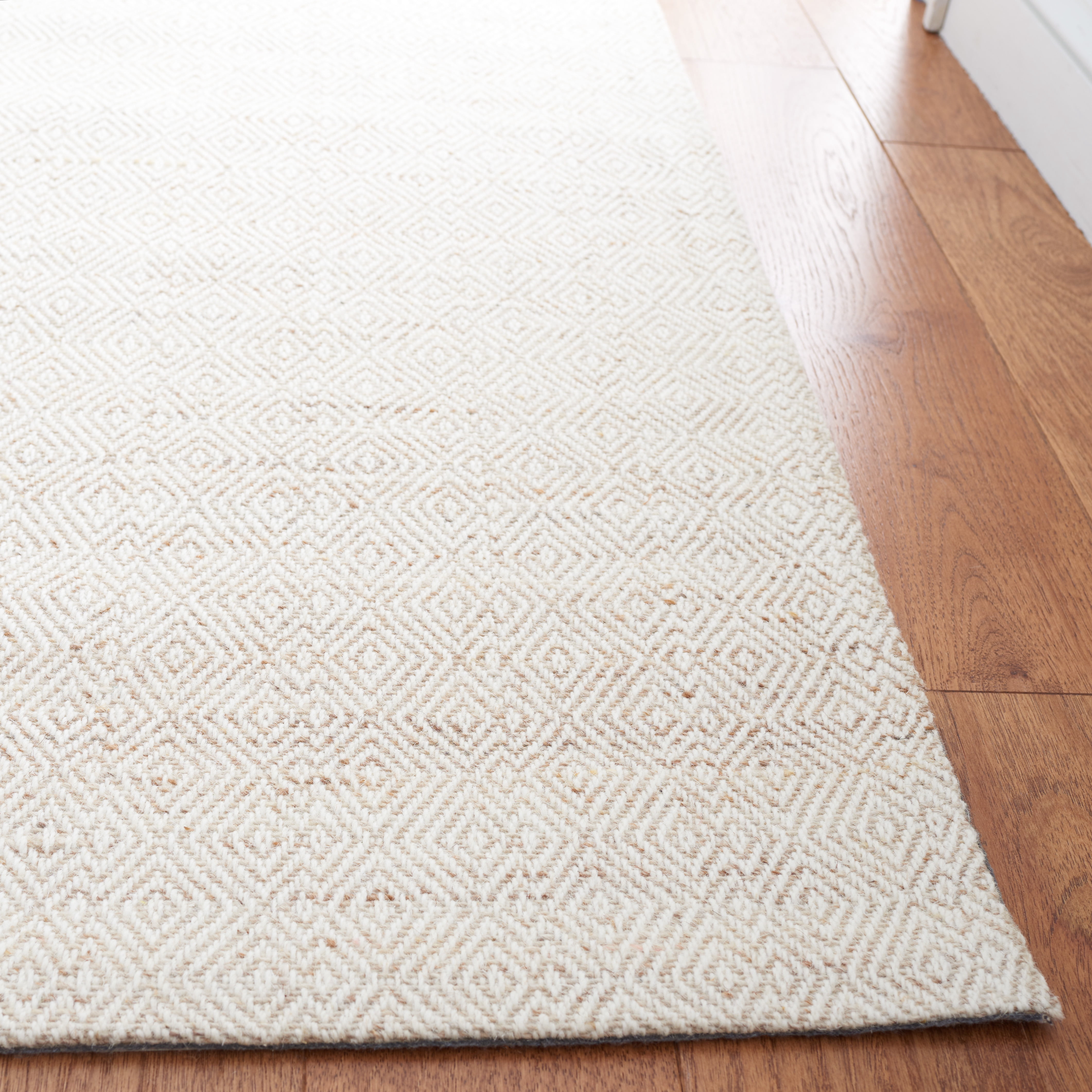 SAFAVIEH Martha Stewart Wilton Geometric Area Rug, Beige/Ivory, 4' x 6'