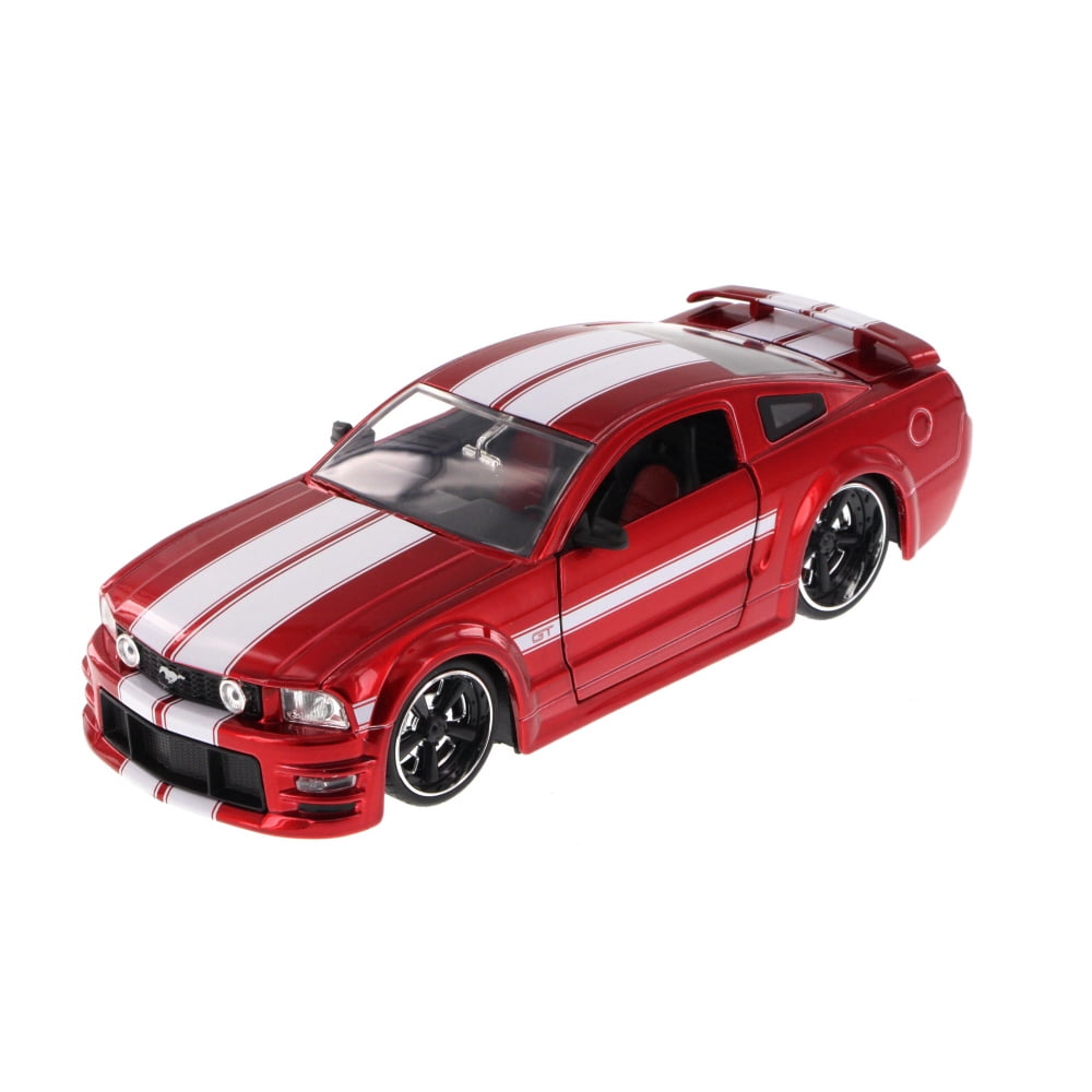 2006 Ford Mustang GT, Red JADA Toys 90661YV 1/24 Scale Diecast Model Toy Car (Brand New, but