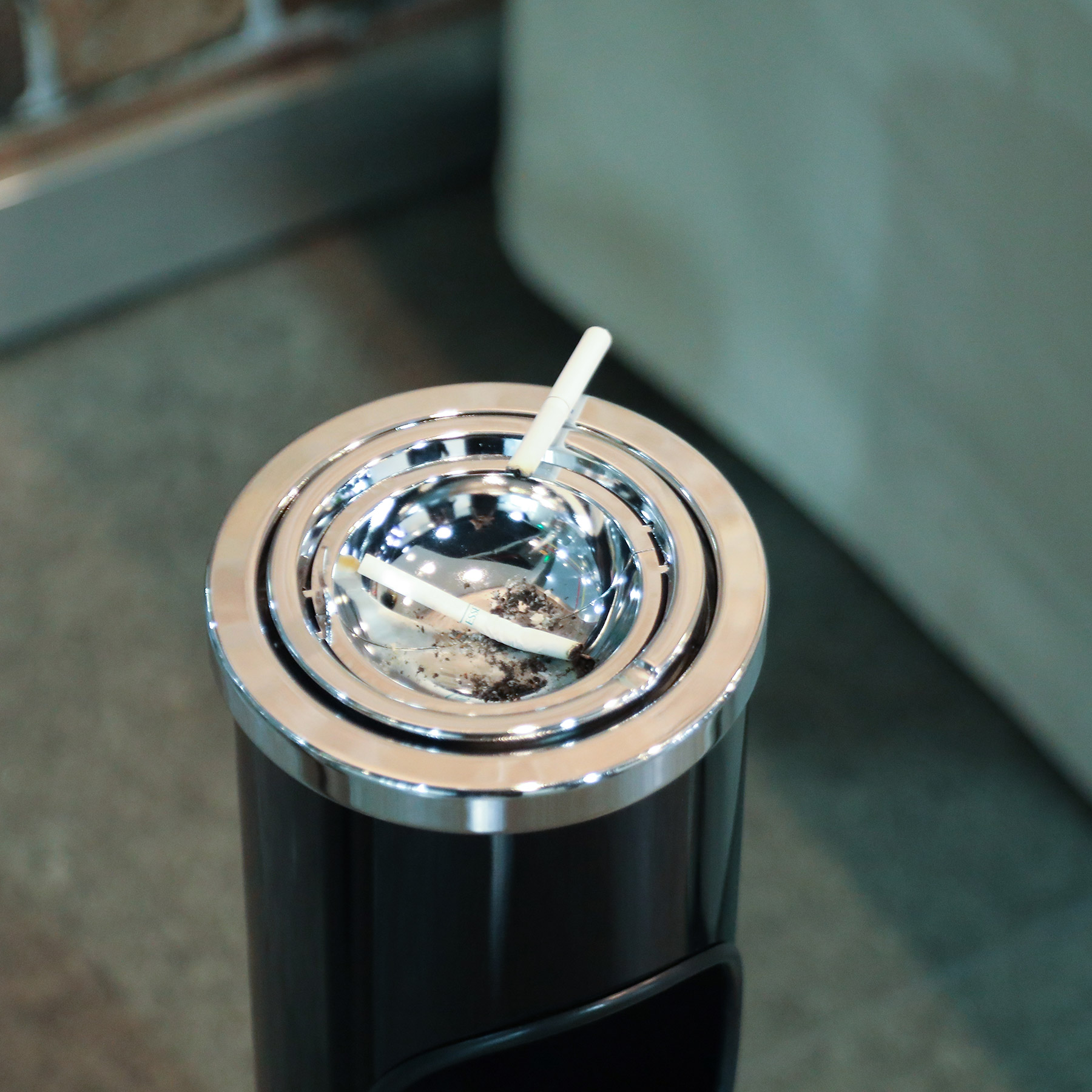 Light Weight Fire Safe Ashtray Receptacle Cigarette Disposal with Trash