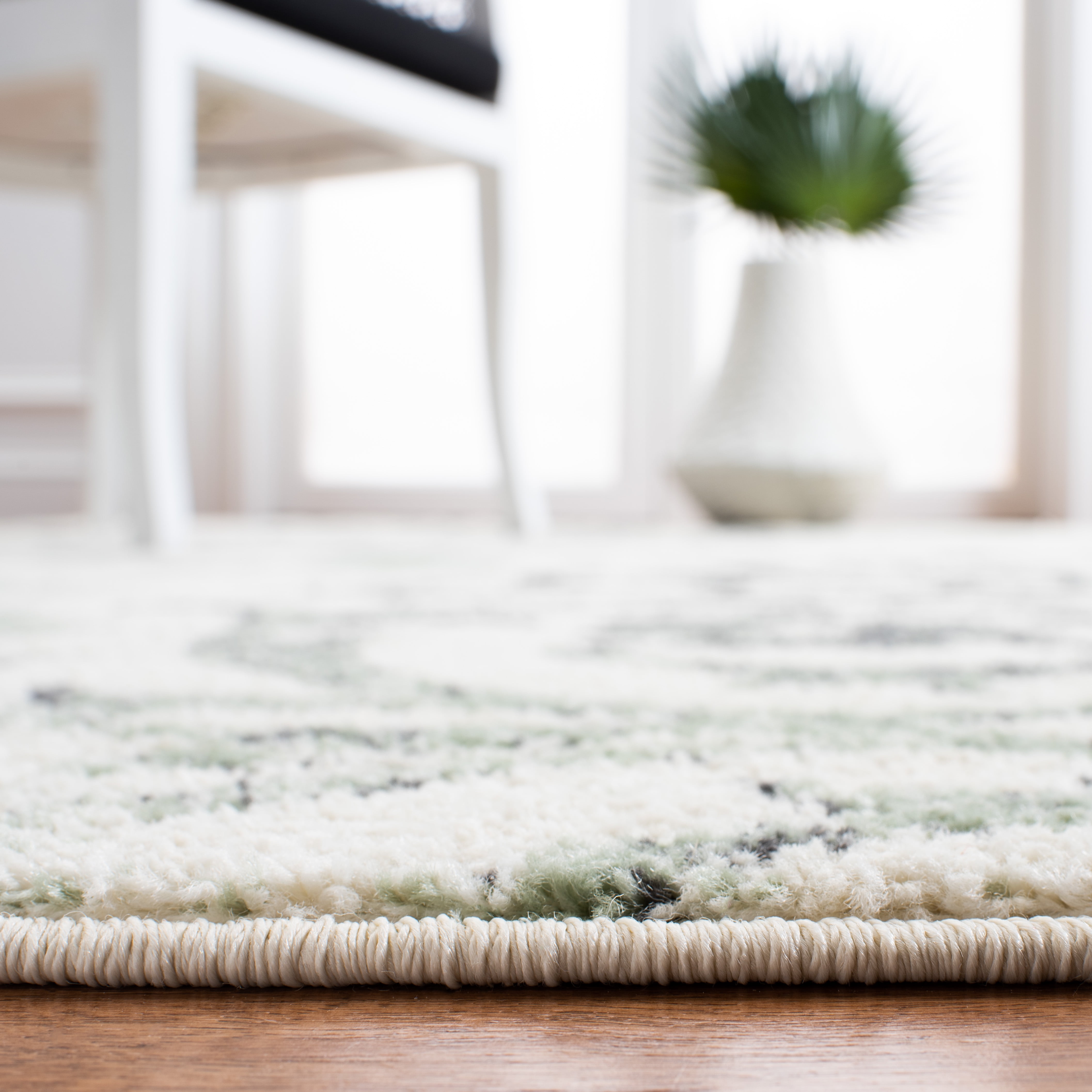SAFAVIEH Adirondack Hortense Floral Area Rug, Ivory/Green, 4' x 4' Square