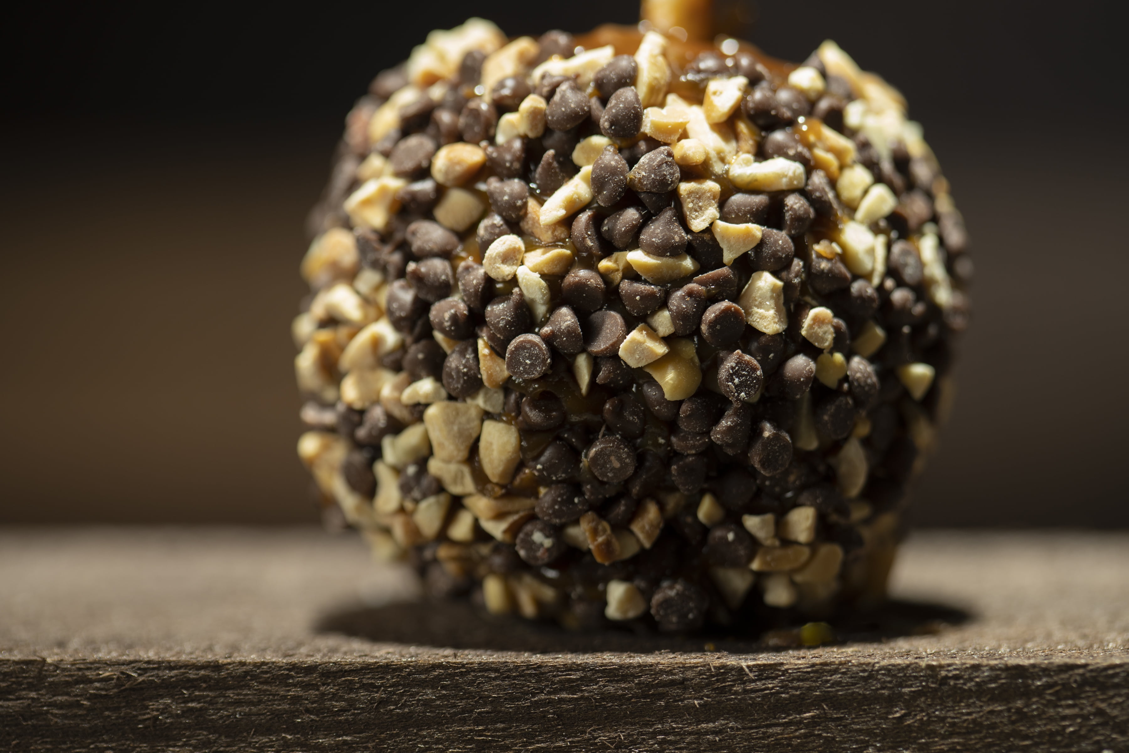 Fresh Caramel Apples with Chocolate Chips, 3 Pack