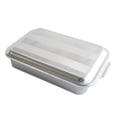 thumbnail image 4 of Bandeja para hornear Nordic Ware de 9 x 13 pulgadas con tapa metálica tipo prisma, 4 of 7