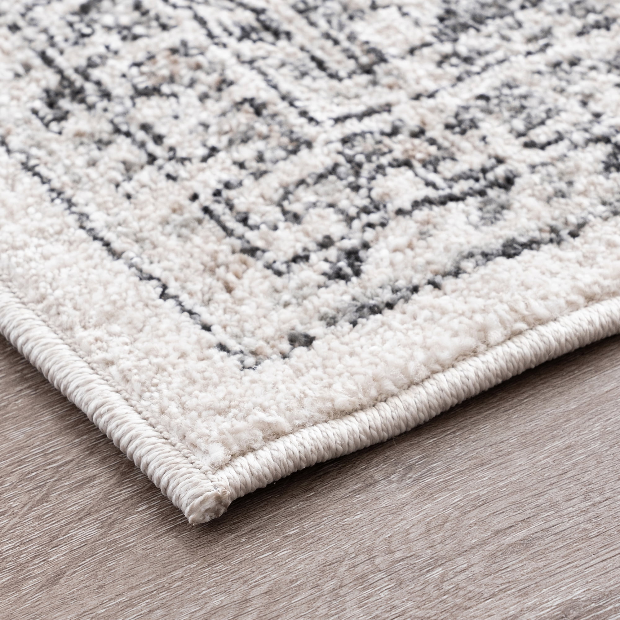 Bliss Rugs Magic Traditional 2' x 3' Gray and Cream Indoor Area Rug