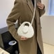 thumbnail image 4 of Bolso de mano portátil de moda nueva personalidad pequeño bolso cuadrado bolso diagonal de cuero artificial blanco, 4 of 5