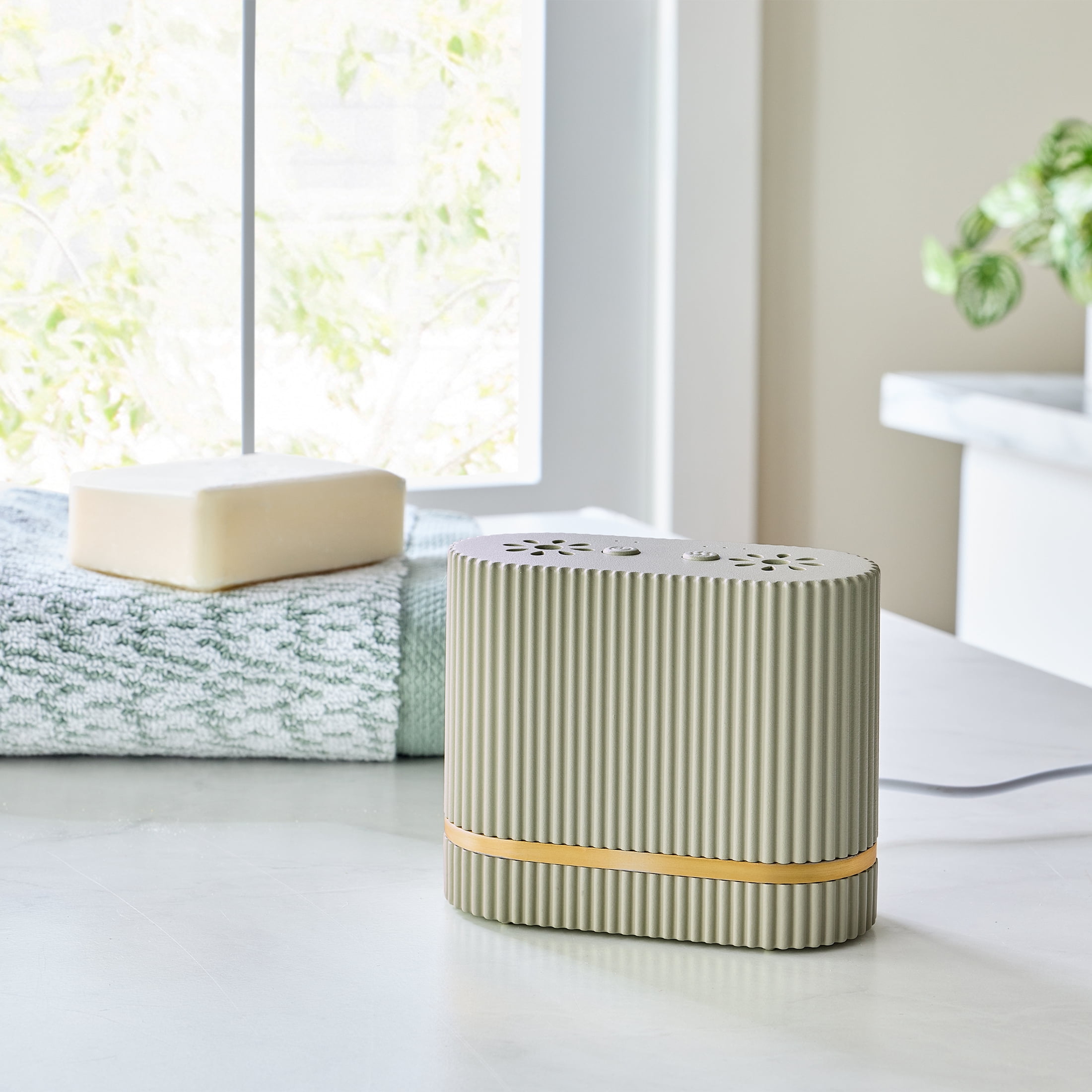 Better Homes & Gardens Aroma Accents Dual-Scent Oil Diffuser, Soft Green