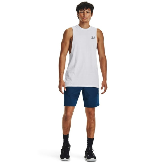 Camiseta Under Armour Sportstyle con corte en el pecho izquierdo para hombre, blanca