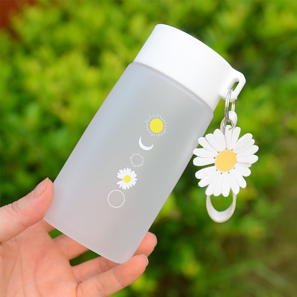 WOVTE Small Daisy Water Bottles, 500ml Plastic Transparent Frosted Water  Bottle, BP-A Free, Portable Reusable Leak-Proof Water Bottle With Rope for  School Travel 