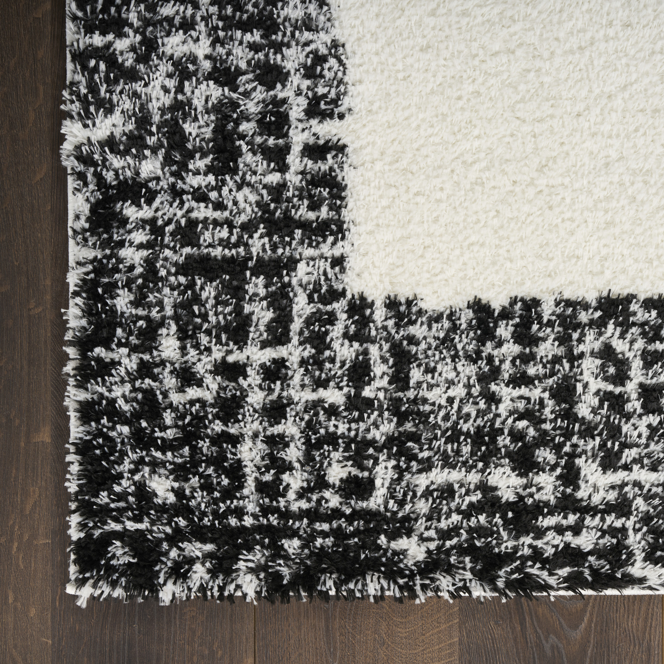 Nourison Pacific Shag 5'3" x 7'3" Ivory Black Shag Indoor Rug