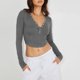 thumbnail image 1 of Camiseta básica con cuello en V profundo para mujer Y2k Skinny Top Casual con botones, 1 of 6