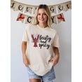 thumbnail image 3 of Camiseta YZMI Crawfish para mujer Louisiana Crawfish Boil Apricot, 3 of 7