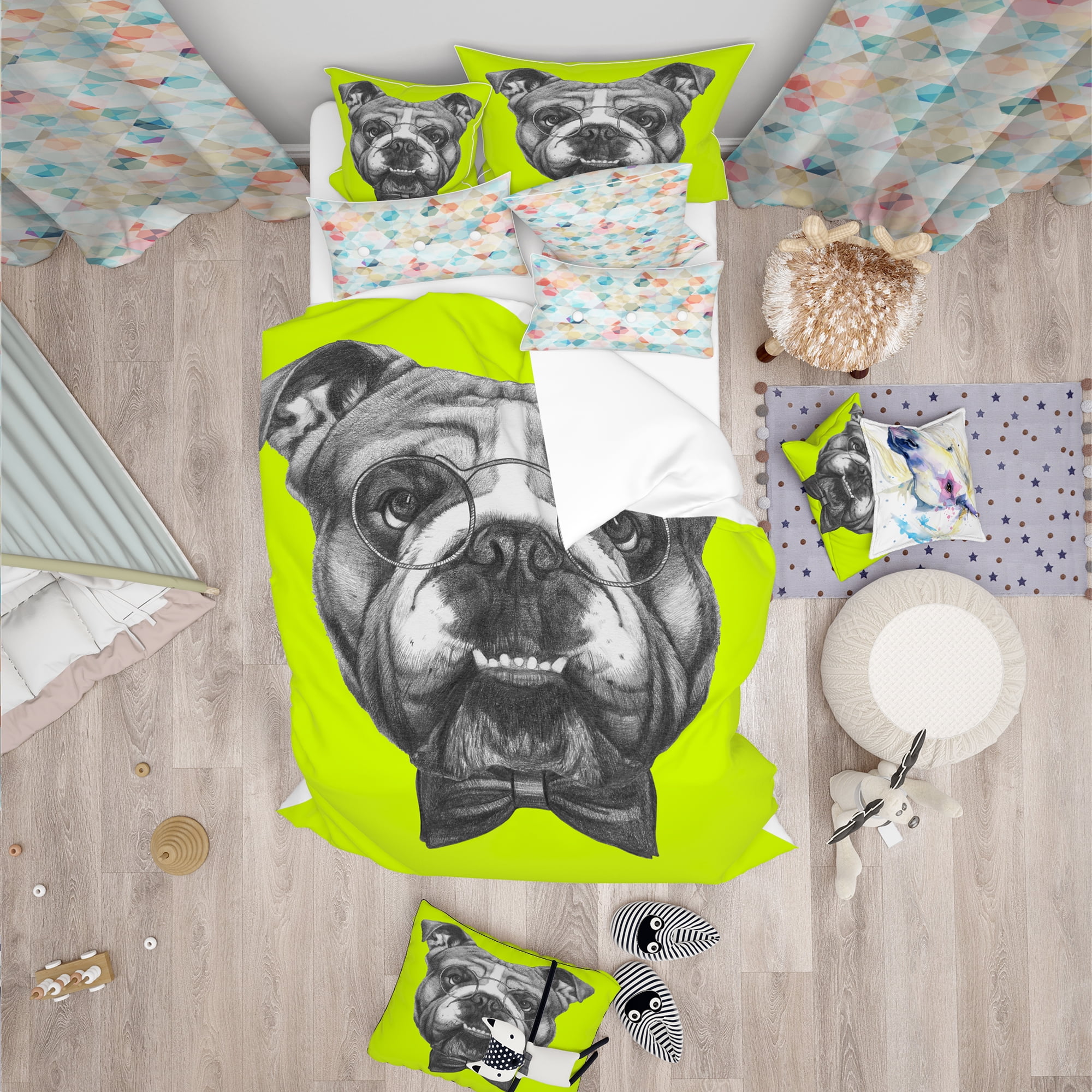 Designart 'English Bulldog with Bow Tie' Modern & Contemporary Duvet Cover Set