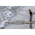 thumbnail image 4 of Juguete Surfer Dudes Classics Wave Powered para minisurfistas y tablas de surf, 4 of 8