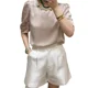 thumbnail image 3 of Ropa de mujer de alta gama Olwen, diseño sencillo, blusa con mangas abullonadas ácidas, moda de verano, para desplazamientos diarios, mangas cortas, cuello redondo A824, 3 of 3