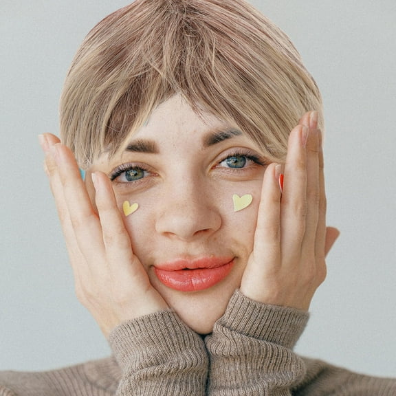 FUTUREORYY Short Curly Grey Wigs 1Pcs for Women Natural Looking Comfortable Daily