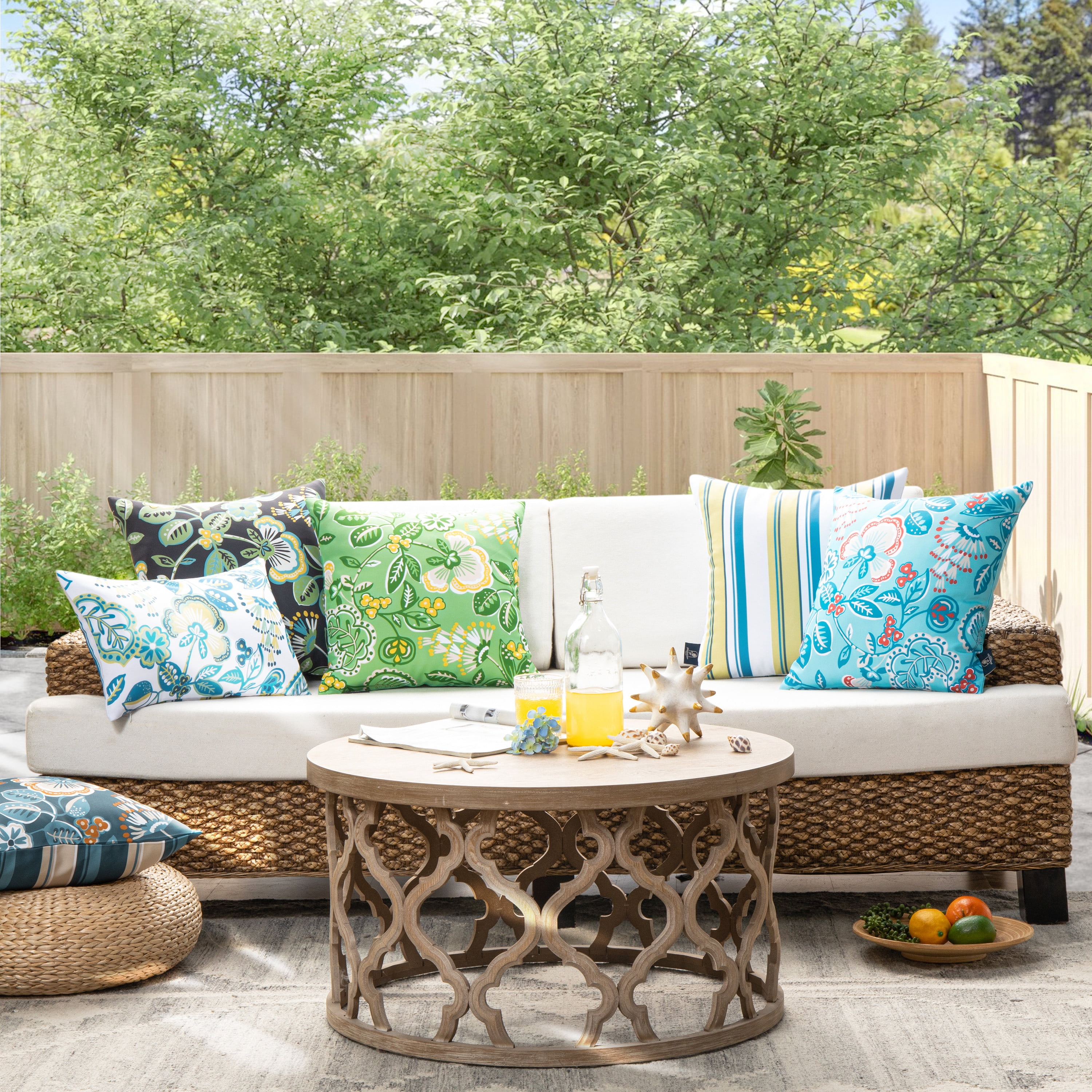 Outdoor Floral Printed Decorative Waterproof Throw Pillow for Patio Garden, Light Green 20x20 Inch, Pack of 2