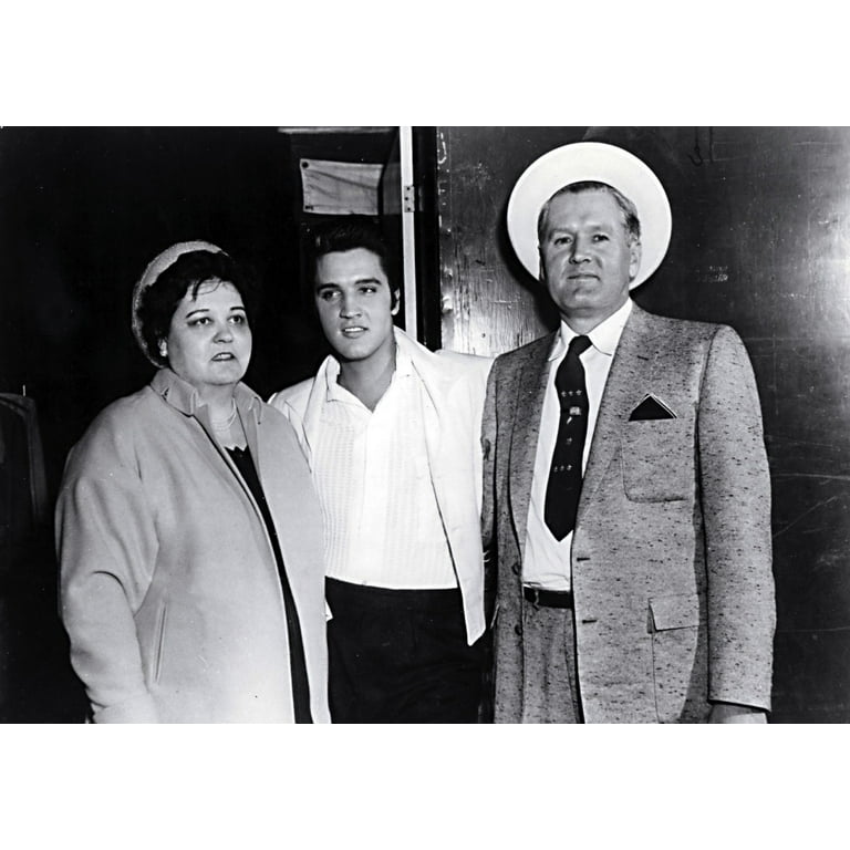Elvis Presley with his parents Gladys and Vernon Photo Print (30 x 24) - Walmart.com