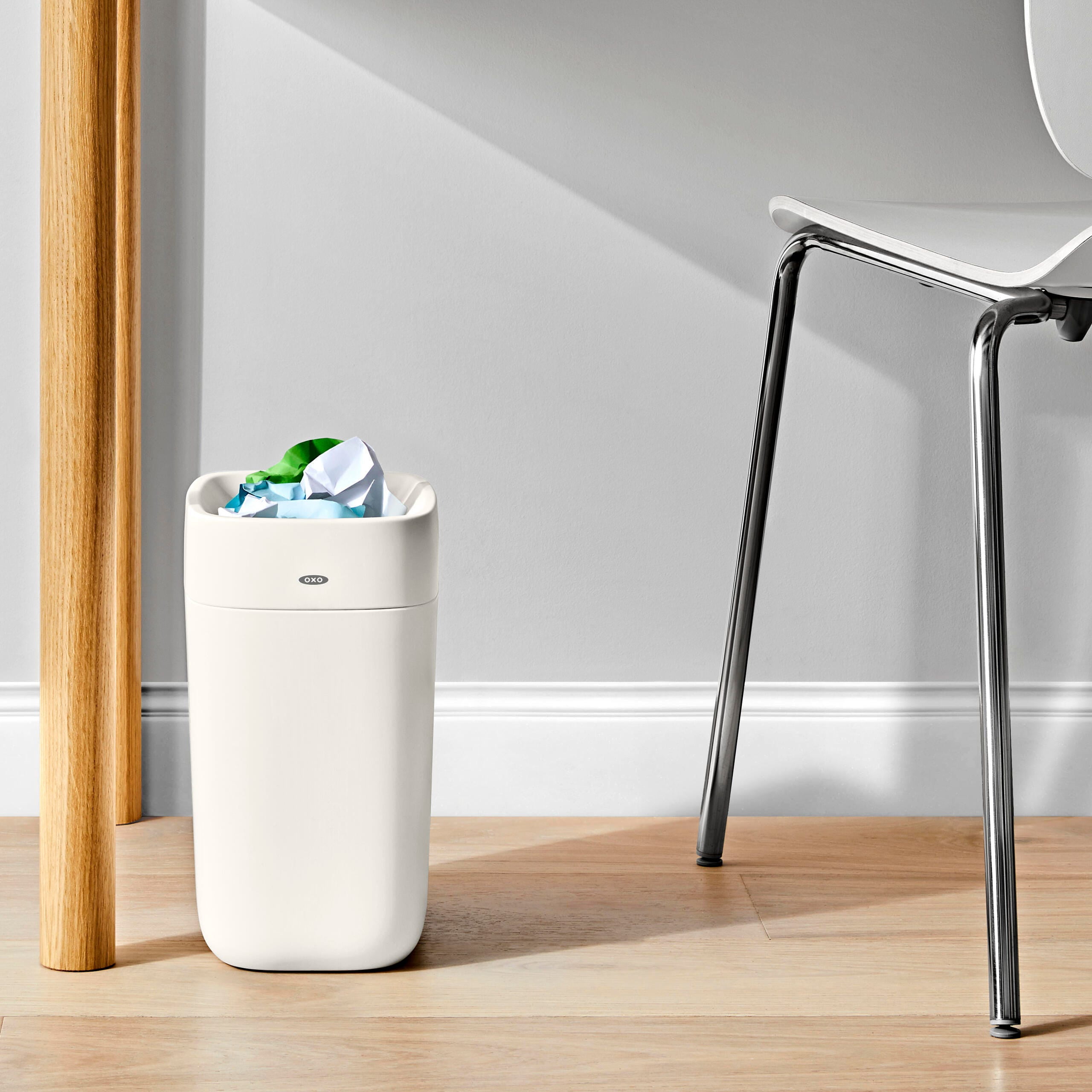 OXO 6L Bathroom Trash Can, Compact Garbage Can for Small Spaces and Under Bathroom Vanity, White