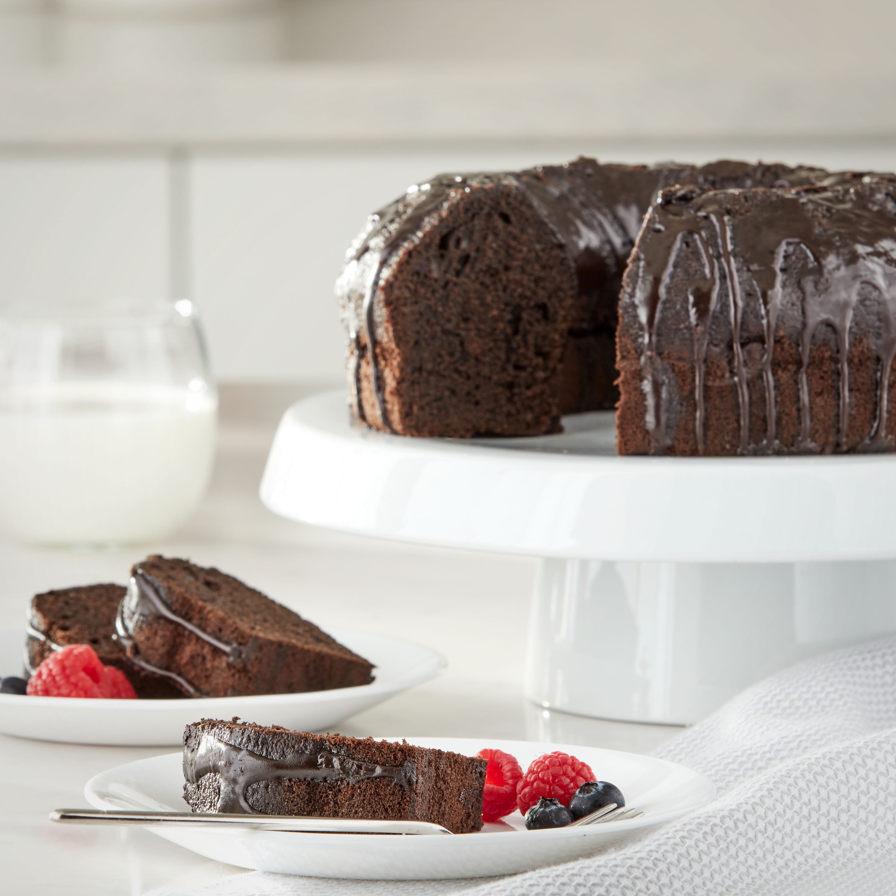 Marketside Chocolate Fudge Creme Cake, 28 oz (Shelf Stable)