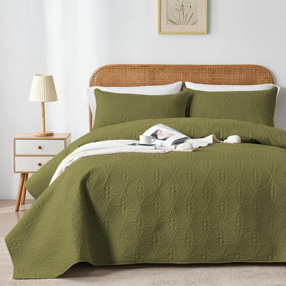 Full/Queen Quilt Set Olive Green, Microfiber Lightweight Bedspreads, Ultrasonic Embossed Solid Coverlet, Thin Bedding Set for All Season, Soft Breathable Bed Cover(1 Quilt, 2 Pillow Shams)