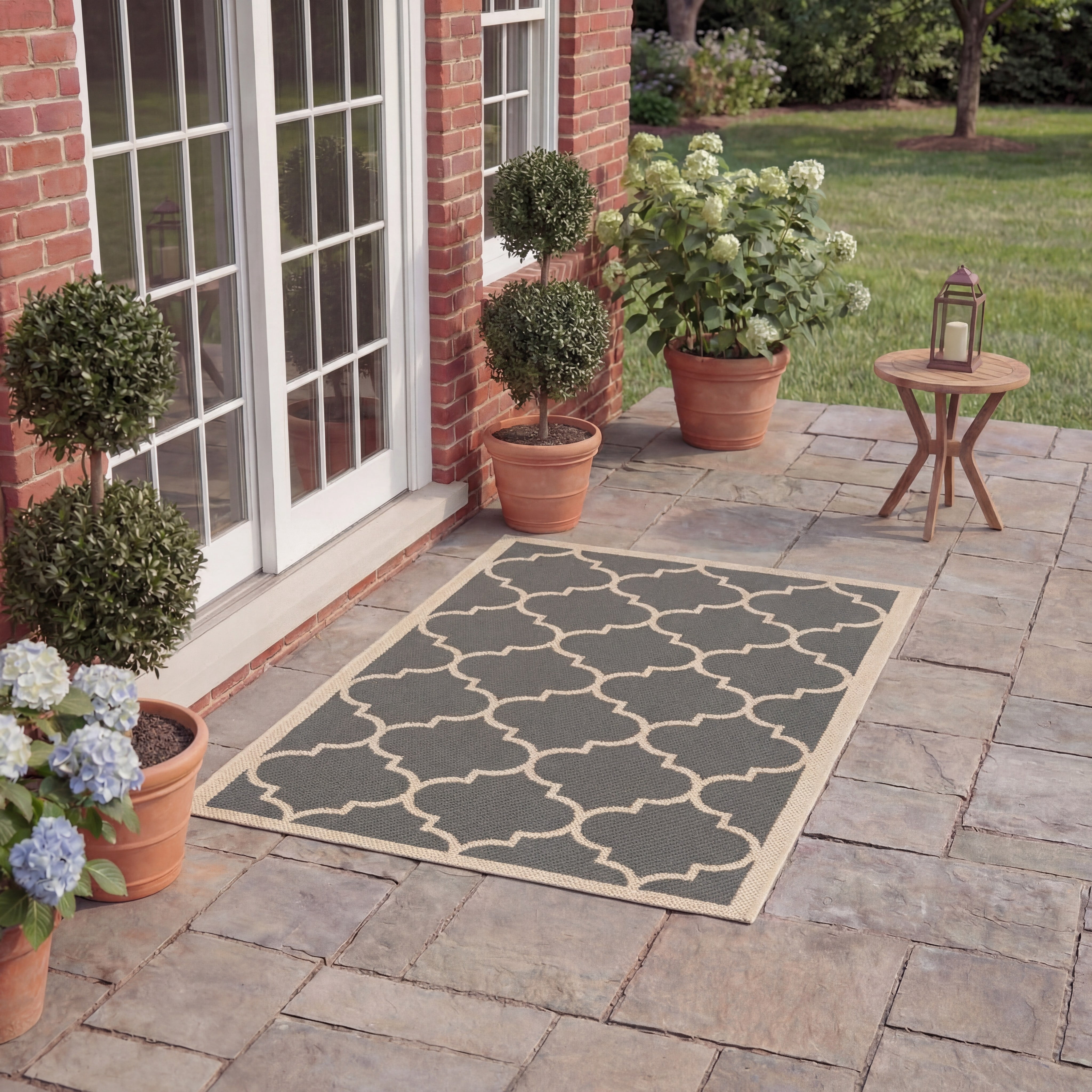 Safavieh Courtyard Alyssa Geometric Indoor/Outdoor Area Rug, Anthracite/Beige, 4' x 4' Square