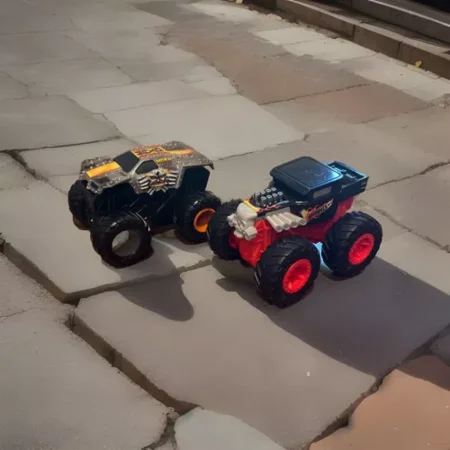 2010 Hot Wheels Monster Jam Friction Truck, Bone Crusher & Max D 1:43 Parts