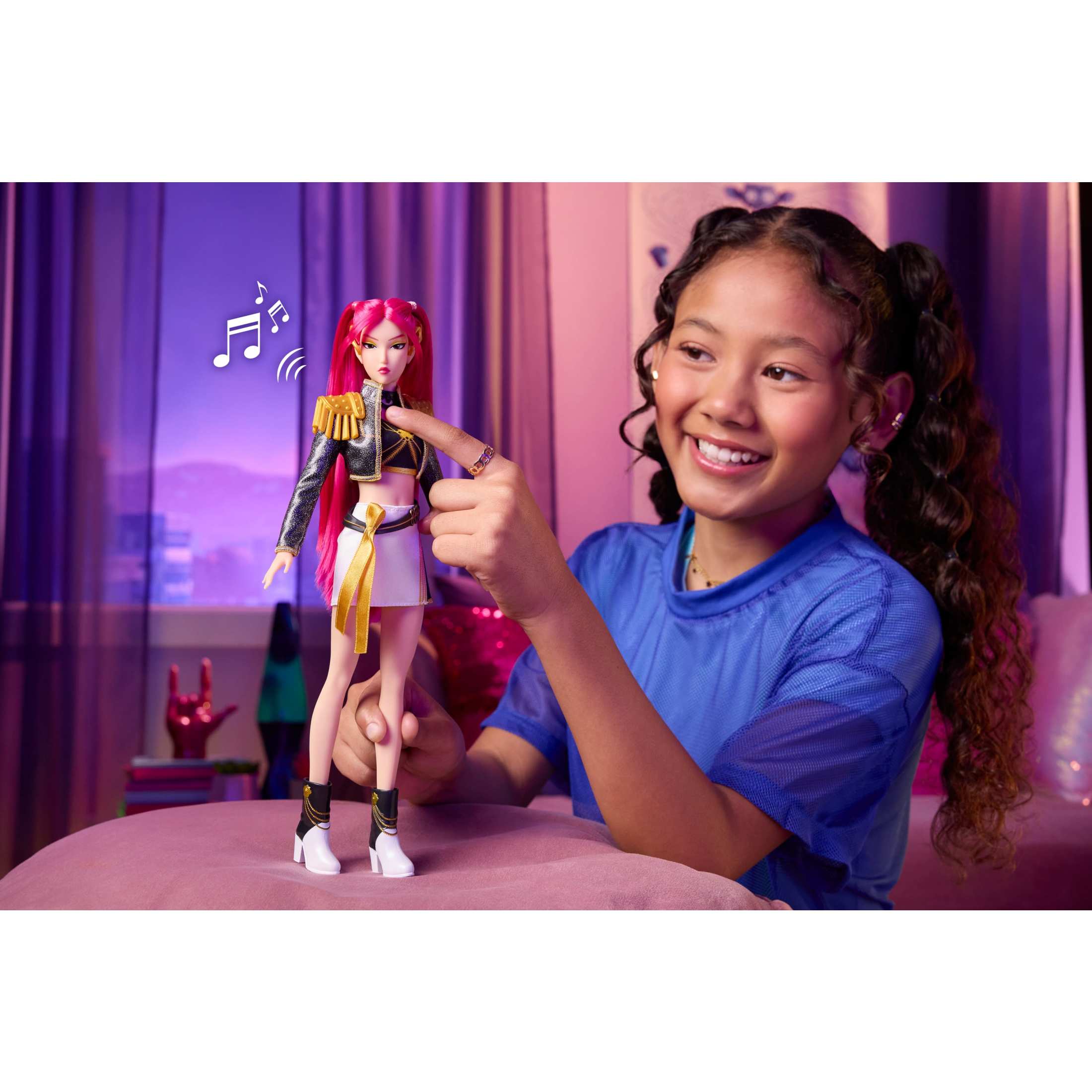 KPop Demon Hunters Mira Singing Doll "Golden" Edition photo 2