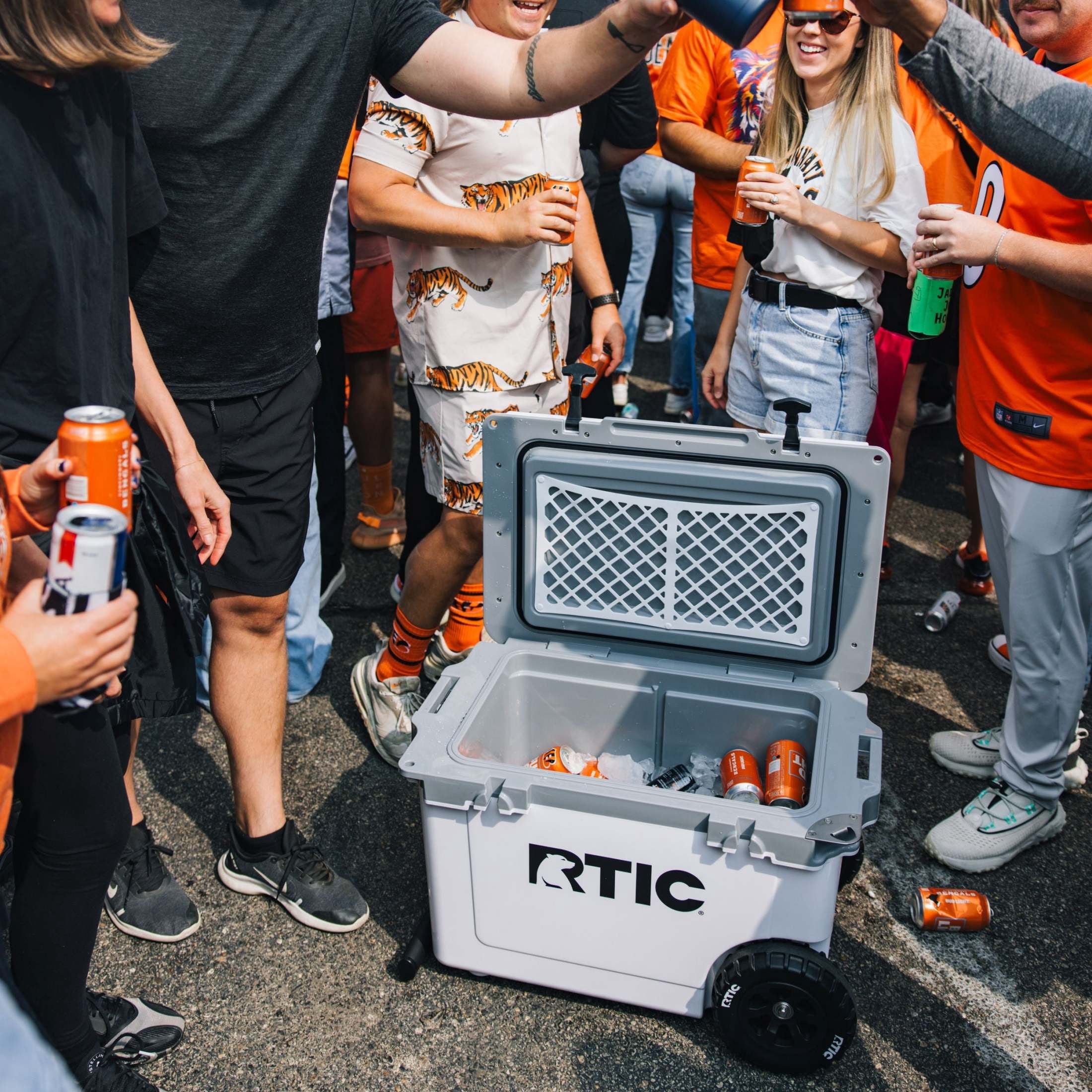 RTIC 52 QT Wheeled Hard-Sided Ice Chest Cooler, Ultra-Light, Fits 76 Cans, White & Grey