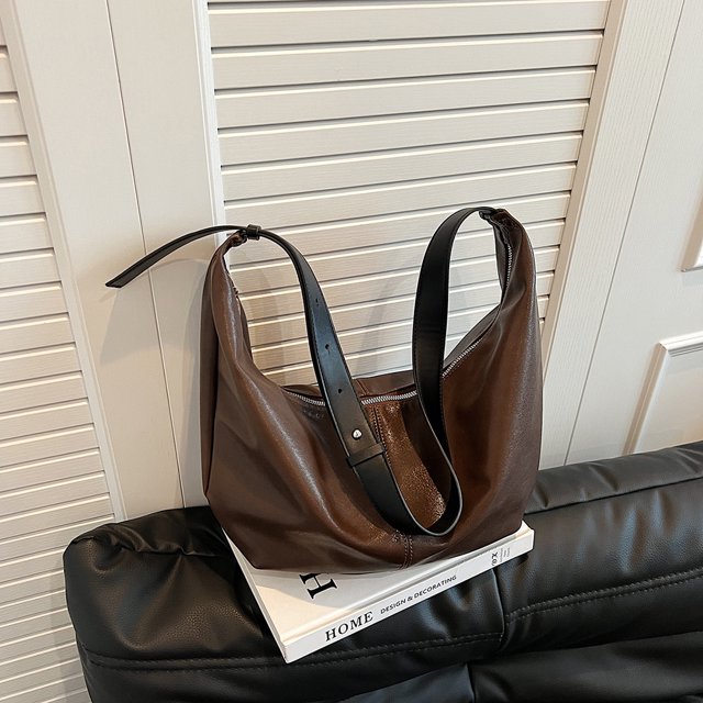 Bolso de hombro de media luna bolso de mano de cuero de PU suave bolso de viaje para mujer