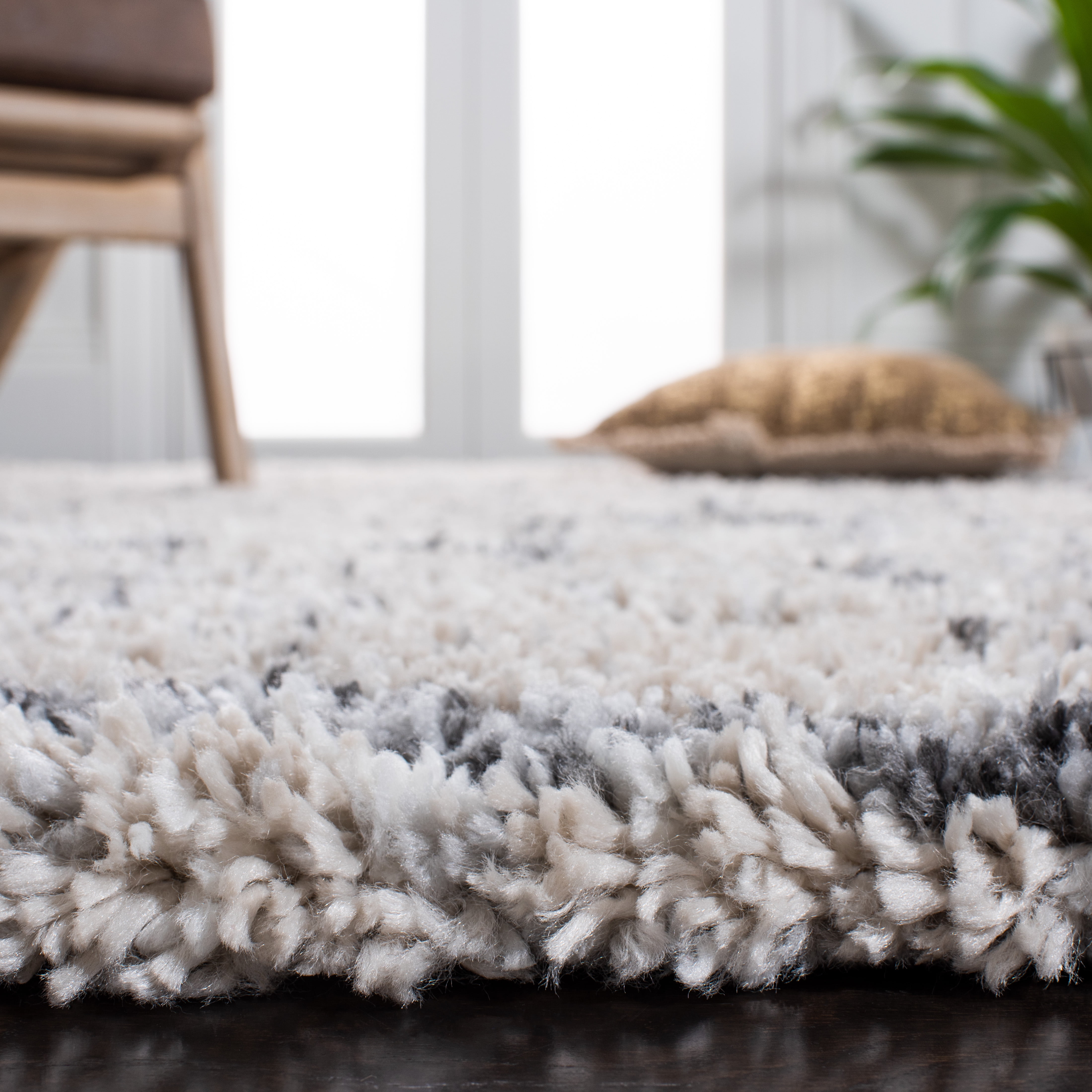 SAFAVIEH Fontana Shag Daphne Block Plush Area Rug, Ivory/Grey, 3' x 3' Round